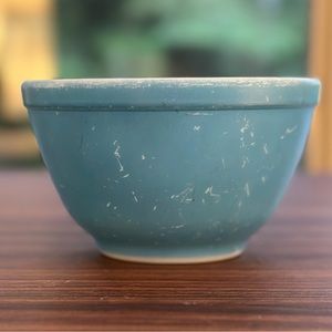 Vintage 1940s Pyrex Primary Blue/Robin’s Egg Blue Mixing Bowl